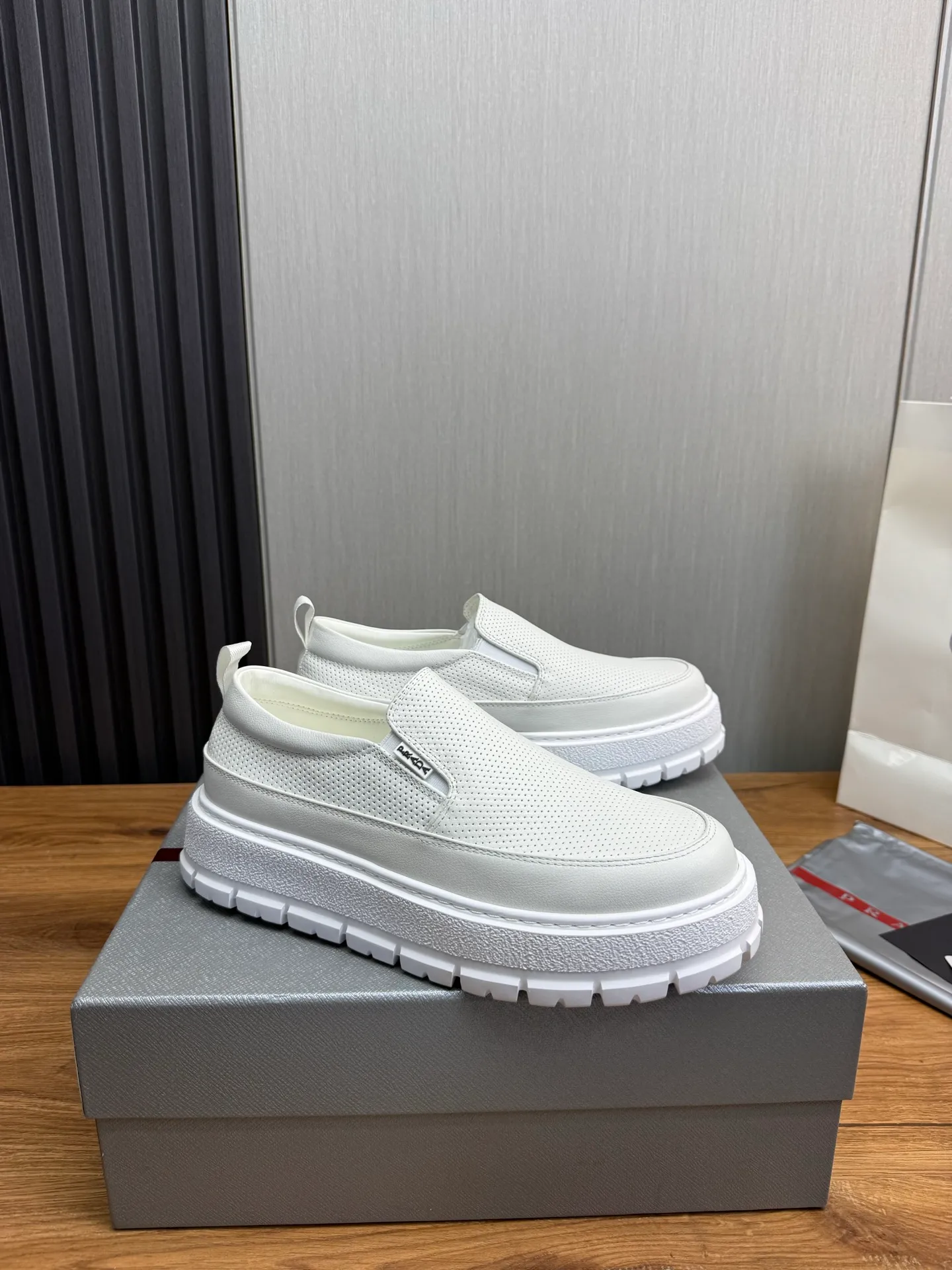 Men's shoes 💰580💰 [PRADA] Men's shoes are popular in the counter, official website is synchronized, 1 high-quality shipment ✔️Imported cowhide punching + cowhide lining, 1🆚1 replica, original sole, 38-45 (45 customized, non-refundable)